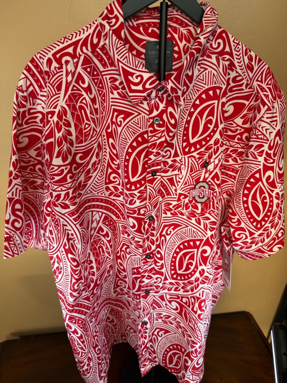Colosseum Red & White Patterned Short-Sleeve Button-Down Shirt